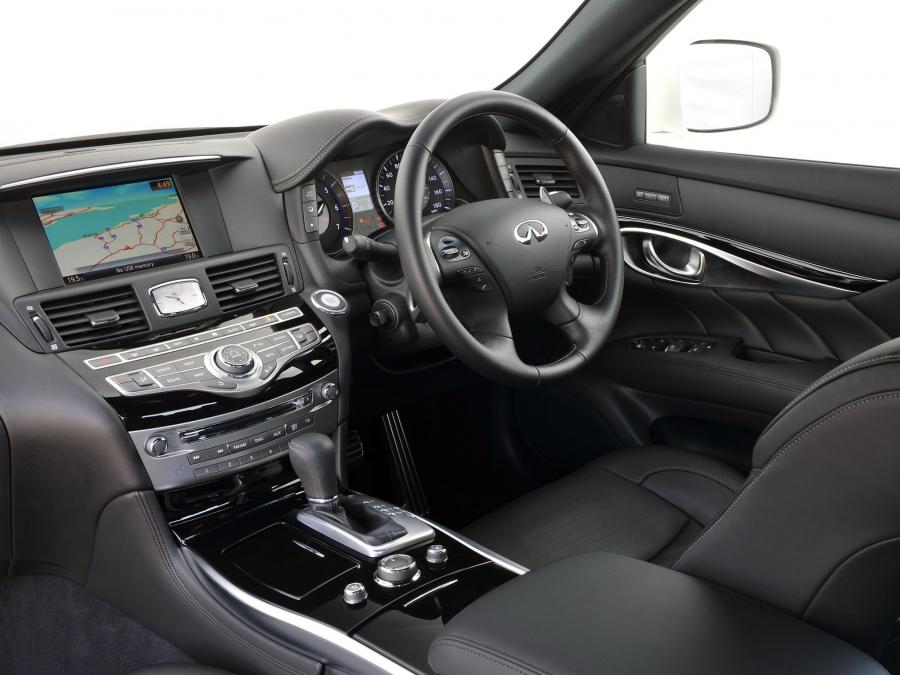  Infiniti M30d S 2010 года  (UK) (фото 13 из 15)